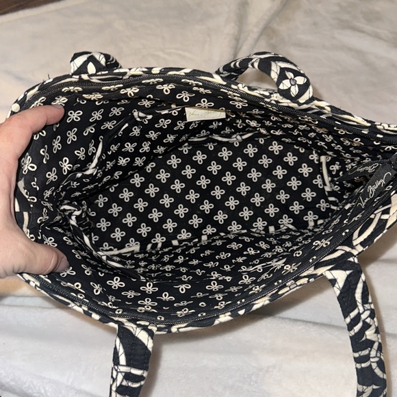 Vera Bradley Black and White Handbag - perfect condition - Picture 8 of 9